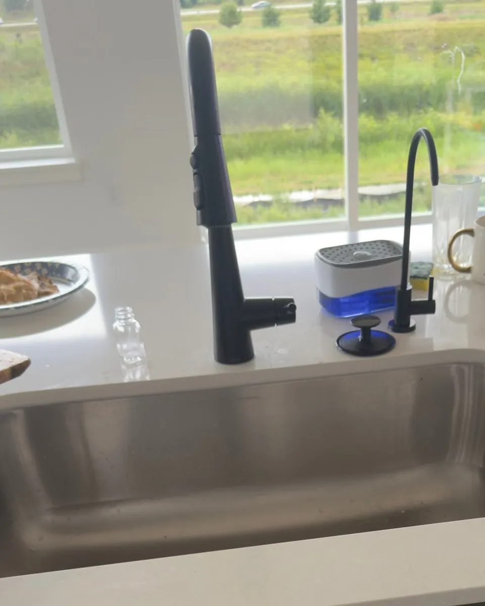 Dedicated reverse osmosis drinking-water faucet installed beside the kitchen faucet